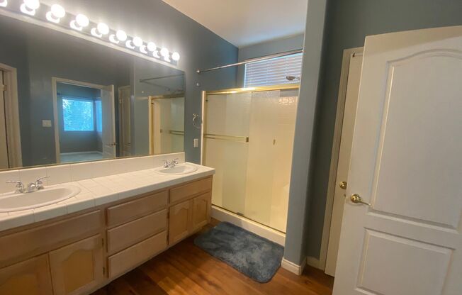 Beautiful 4-bed+2-ba home for SW area !