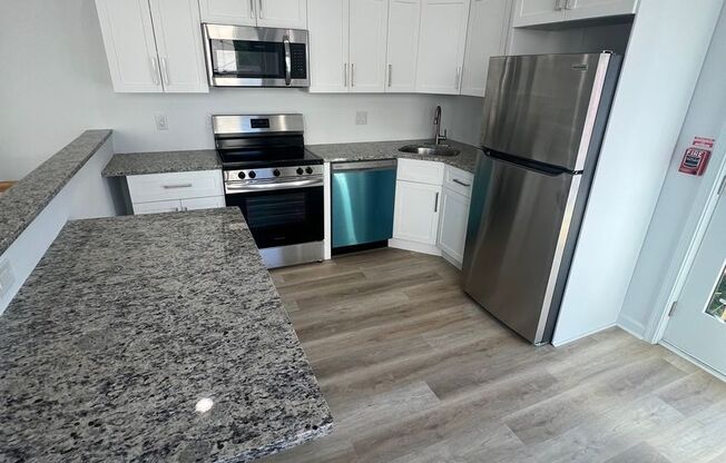 3 beds, 1.5 baths, 1,000 sqft, $1,900, Unit 2352 W Thompson 1st floor