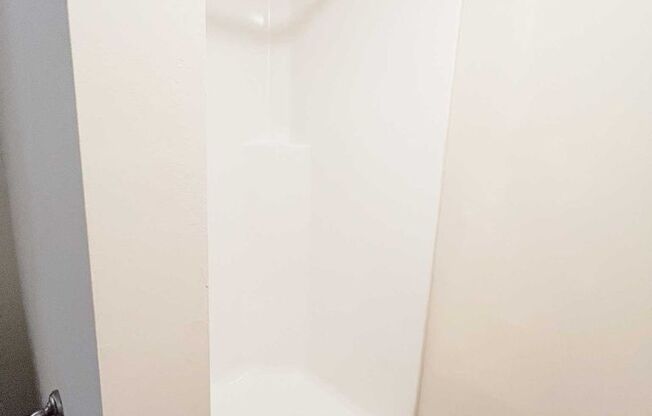 2 beds, 2 baths, 819 sqft, $1,600, Unit 211