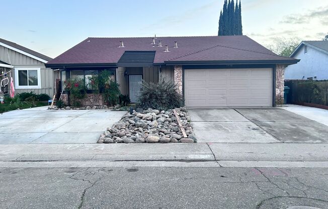 1/3 OFF ONE MONTH RENT IF APPROVED AND MOVED IN BY 12/15