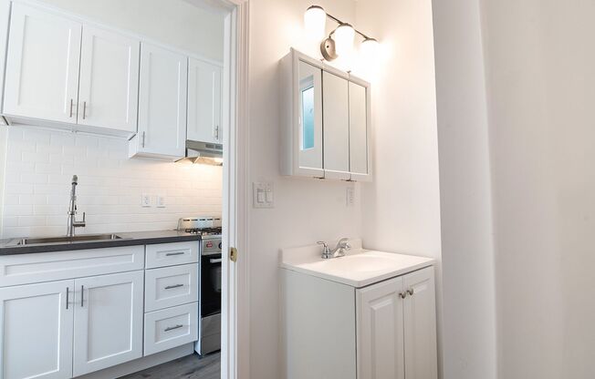 Studio, 1 bath, 126 sqft, $1,595, Unit 122