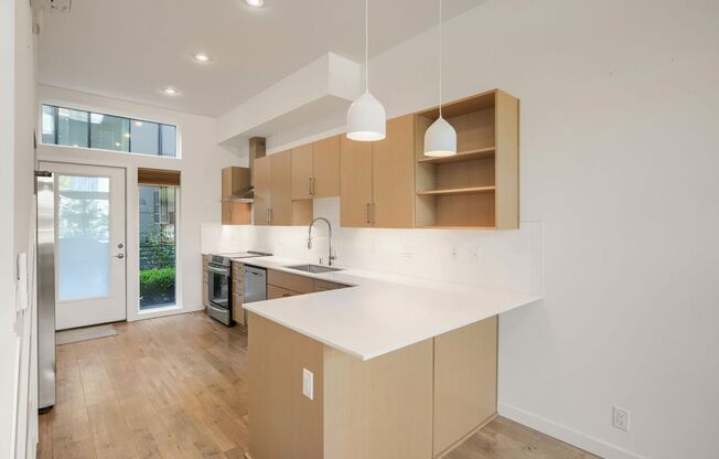 Stunning 2bed/2bath Townhome in Convenient Seattle Location!