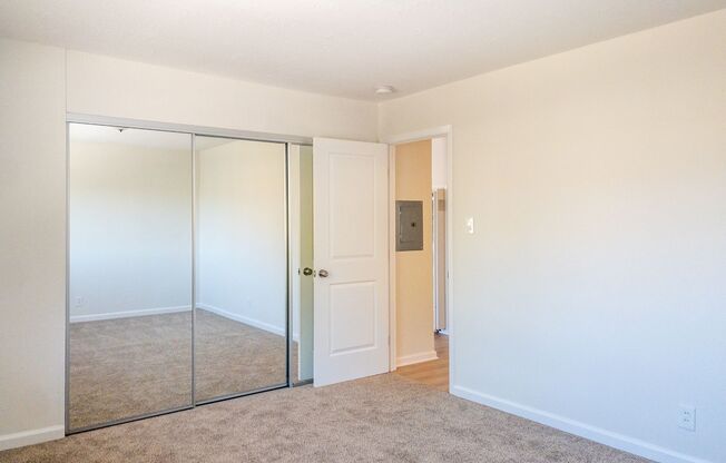 2 beds, 1 bath, $2,599, Unit Meadowsweet - Unit J