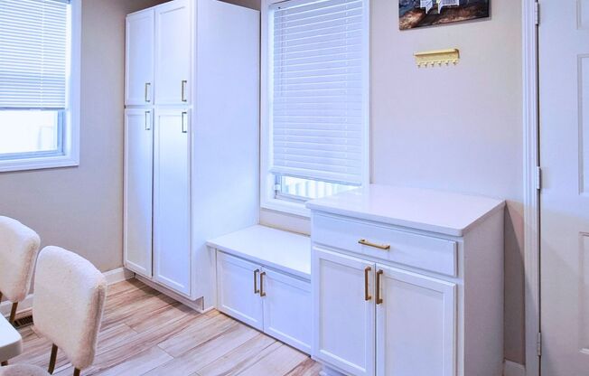 Charming updated 3 bedroom/2 bath in Selwyn Park with off street parking