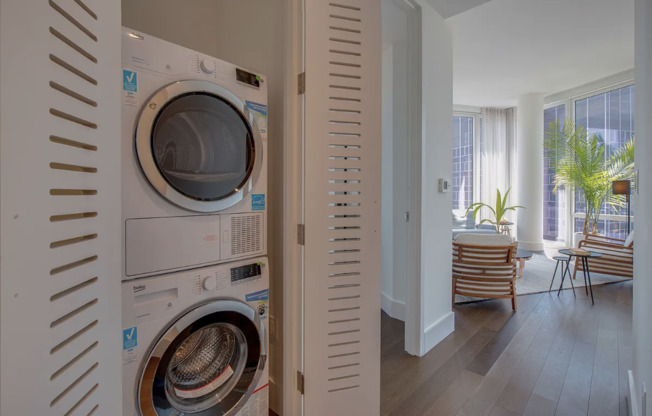 1 bed, 1 bath, $9,400, Unit 29G