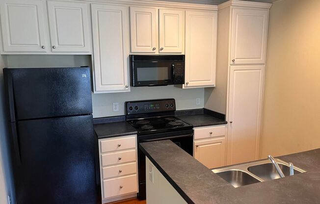 Secure & Stylish 1-Bedroom in the Heart of Midtown