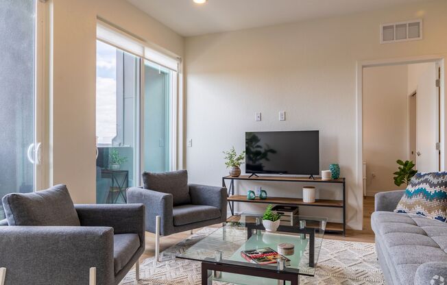 2 beds, 2 baths, 913 sqft, $2,700, Unit 201