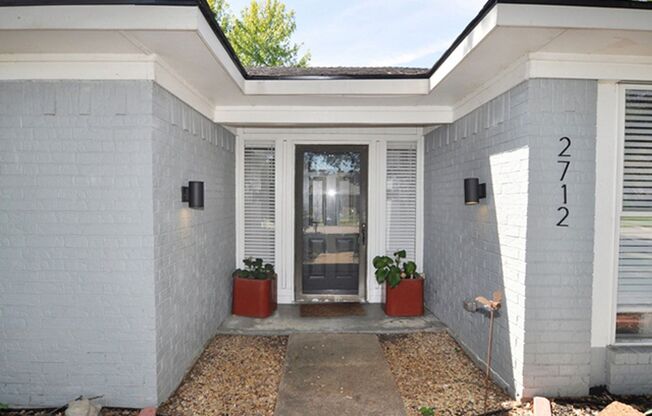 Lovely home w/Sunroom in Plano!