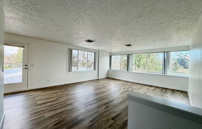 3 beds, 2 baths, 985 sqft, $2,375, Unit 401