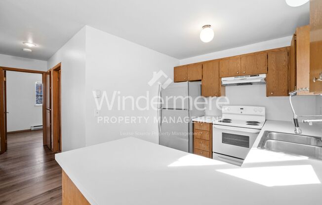 1111 E 8th