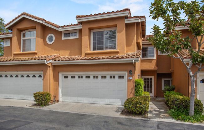 Large 3 Bedroom w/ Loft Townhouse in Gated Aliso Viejo Community!