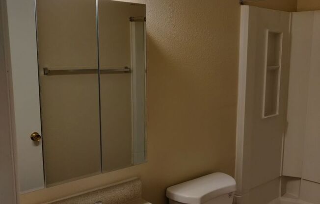 1 bed, 1 bath, 670 sqft, $1,250, Unit 212