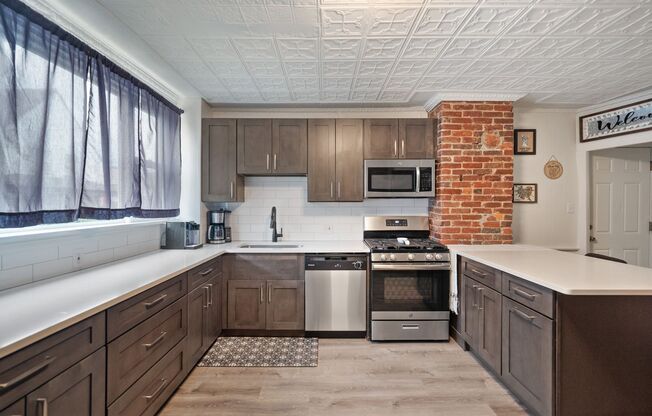 Tastefully updated 2-Bed, 1-Bath Gem in Troy Hill!