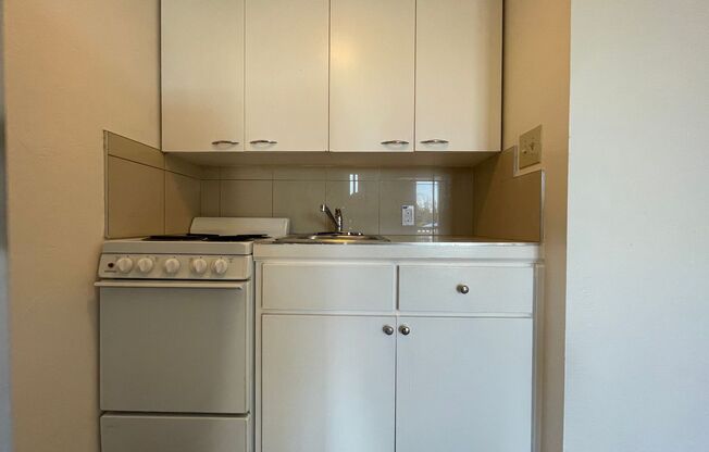 Studio, 1 bath, $2,290, Unit 30