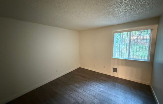 2 beds, 1 bath, 825 sqft, $1,245, Unit 233