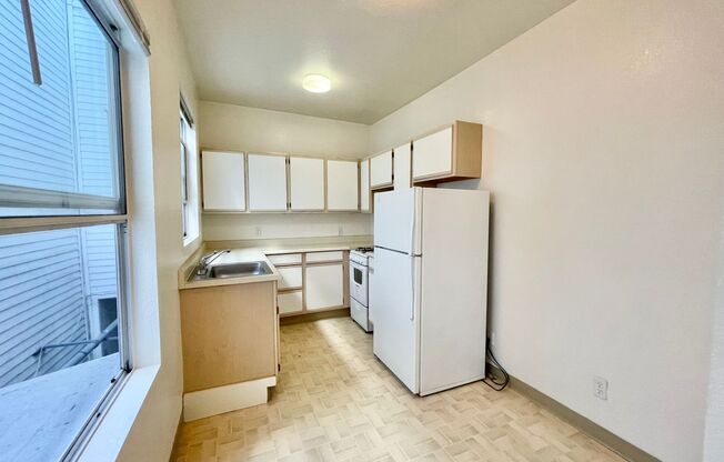 Studio, 1 bath, $1,795, Unit 700 Laguna Street, #110