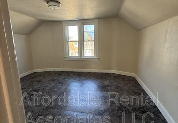 2015 W GREENFIELD AVE