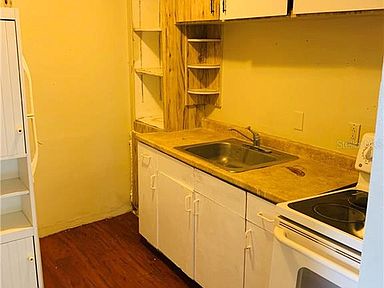 8115 N 9 ST