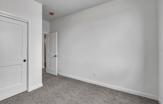 3 beds, 2.5 baths, $2,575, Unit 5114 E Hope Ave