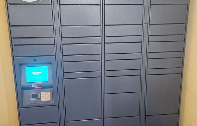 Studio, 1 bath, 308 sqft, $1,129, Unit 06