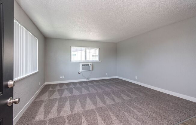 2 beds, 1 bath, 880 sqft, $1,450, Unit 96-4