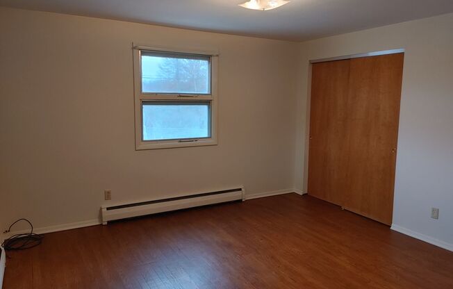 2 beds, 1 bath, $950, Unit Apt. 2