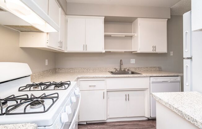 2 beds, 1 bath, 880 sqft, $1,595