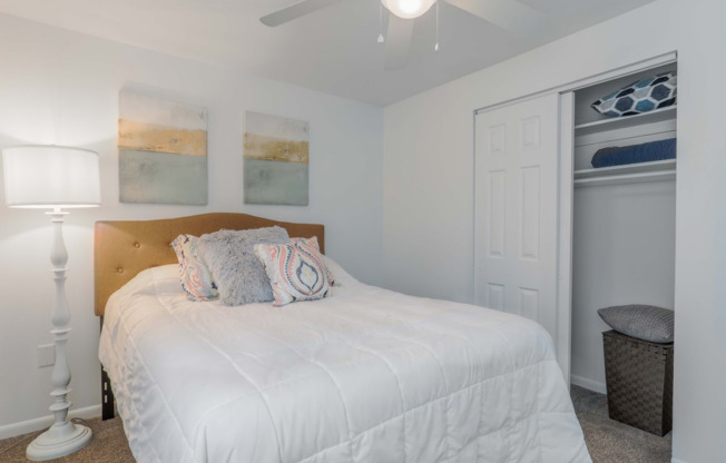 2 beds, 1 bath, 795 sqft, $1,040, Unit 27