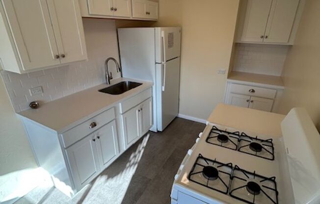 2 beds, 1 bath, 805 sqft, $1,595, Unit 305