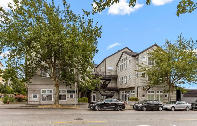1 bed, 1 bath, 650 sqft, $2,695, Unit 300