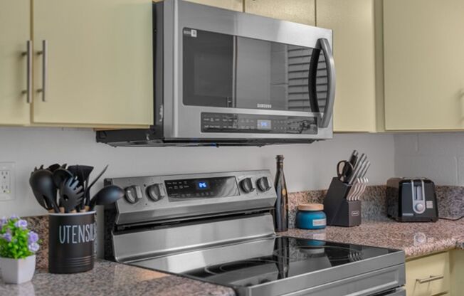 2 beds, 1 bath, 850 sqft, $1,750, Unit 12