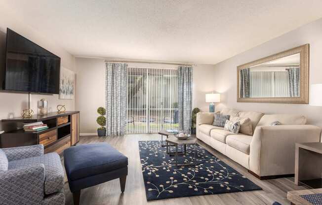 Oaks at Victory Apartments and Townhomes