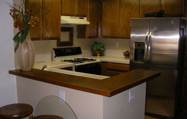 Ground Floor Condo - Available For Lease!