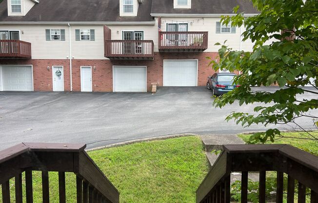 Beautiful 2 bedroom Condo end unit with Garage!