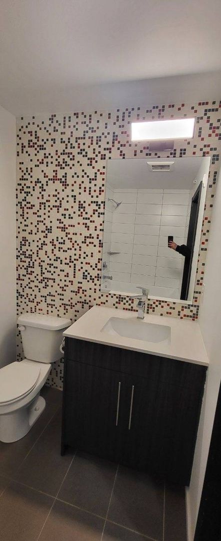 1 bed, 1.5 baths, 1,002 sqft, $2,800, Unit 105 LIVE WORK