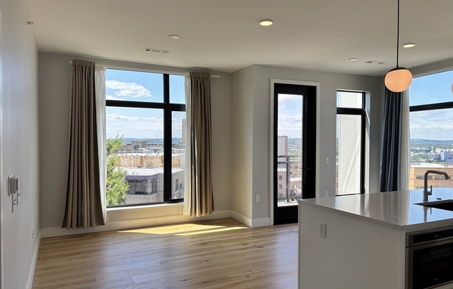 2 beds, 2 baths, 1,024 sqft, $4,000, Unit 725