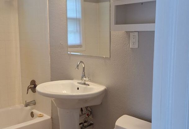 2 beds, 1.5 baths, 864 sqft, $1,290, Unit 5417 Plaza Lane