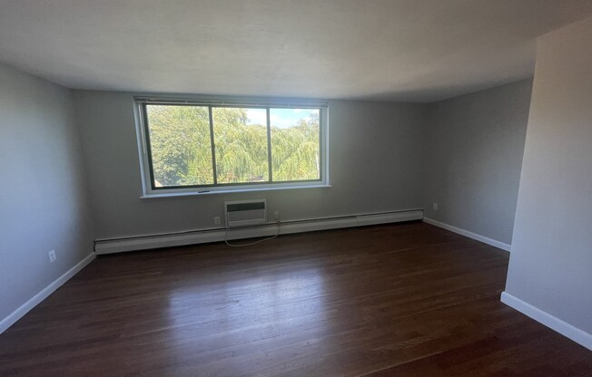 2 beds, 2 baths, 1,100 sqft, $3,980, Unit 9