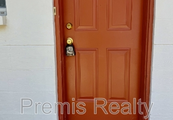 105 N LINCOLN AVE