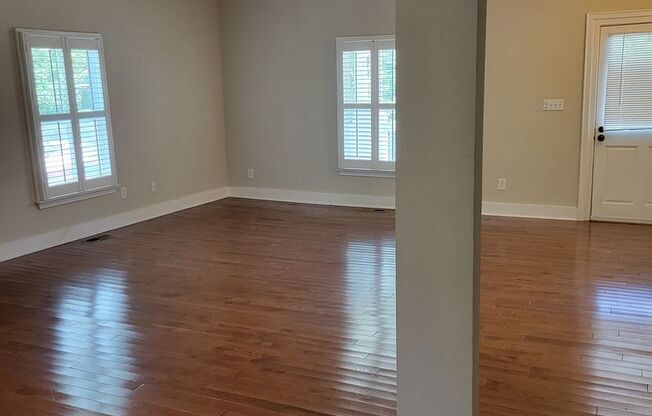 Charming 3br 2ba Home near Downtown Raleigh! Available Now!