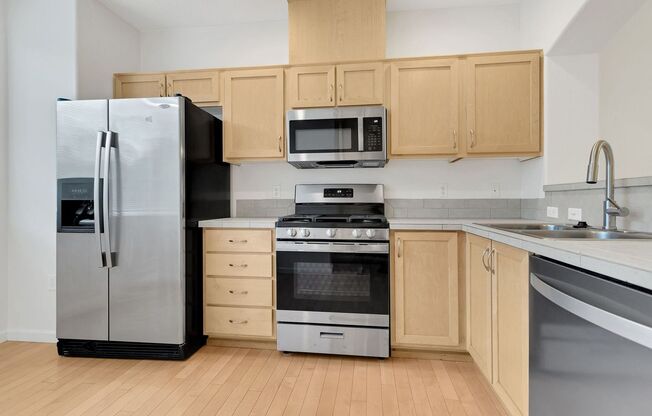 2 Bed/3 Bath Beautiful Beaverton Townhome!