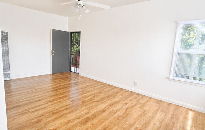 1351 S COCHRAN AVE