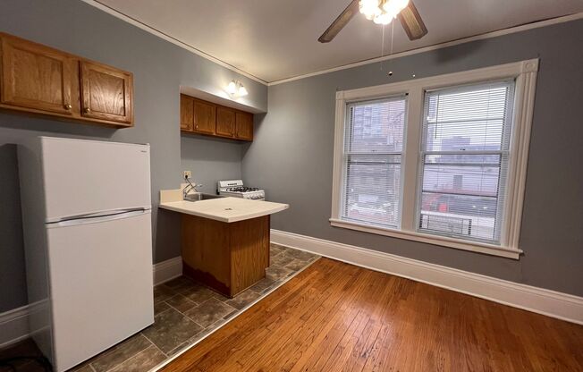 Studio, 1 bath, $795, Unit 14