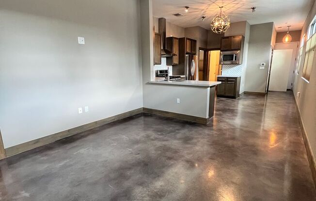 Gorgeous Condo minutes from The Pearl
