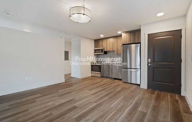 Luxury One Bedroom Unit in Lake Grove!