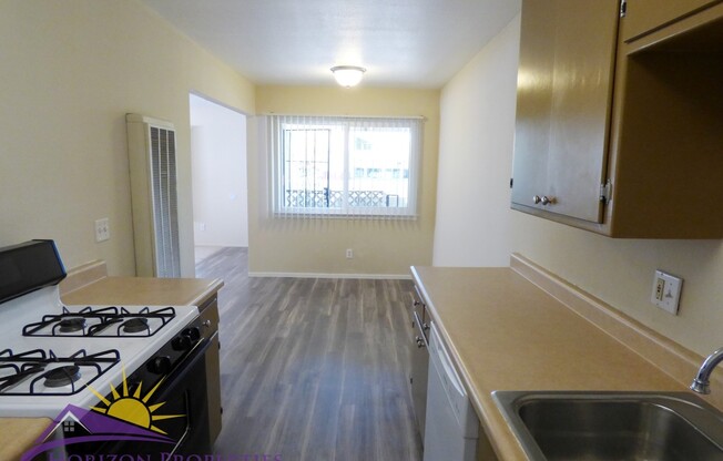 2 beds, 1 bath, 800 sqft, $1,350