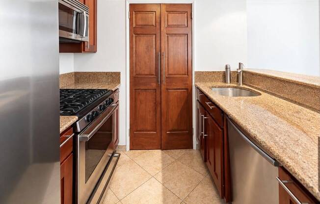 1 bed, 1.5 baths, 653 sqft, $5,900, Unit 9H