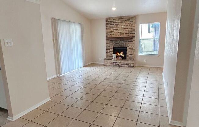 2 beds, 1 bath, $1,100