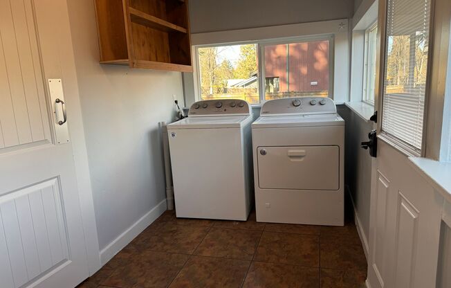 3 beds, 1 bath, $2,200