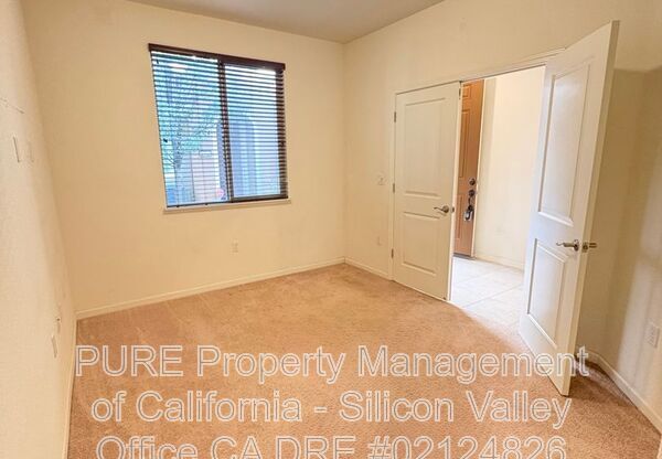 2712 FERRARA CIR
